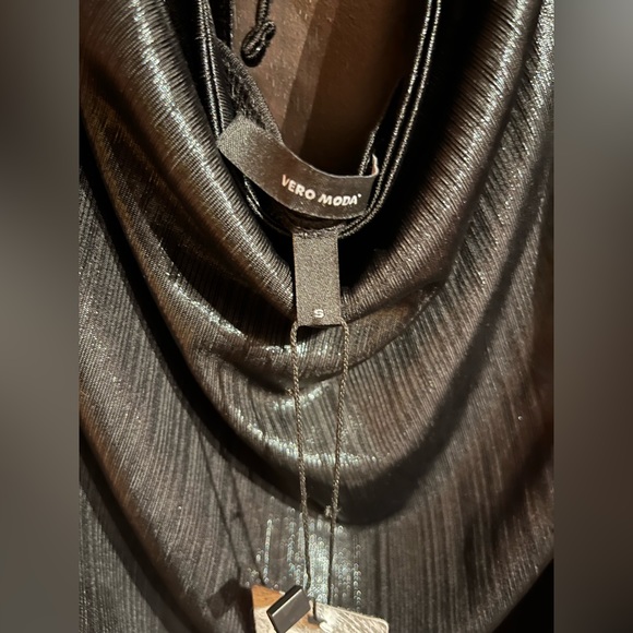 VERO MODA NWT Black halter neck top, size small - Picture 3 of 4